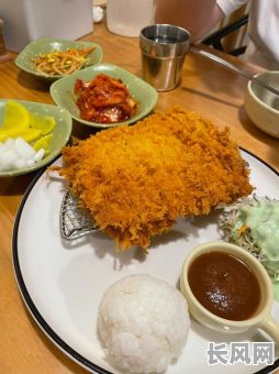 腾吉日式炸猪排:正宗日式风味,外酥里嫩,美味可口